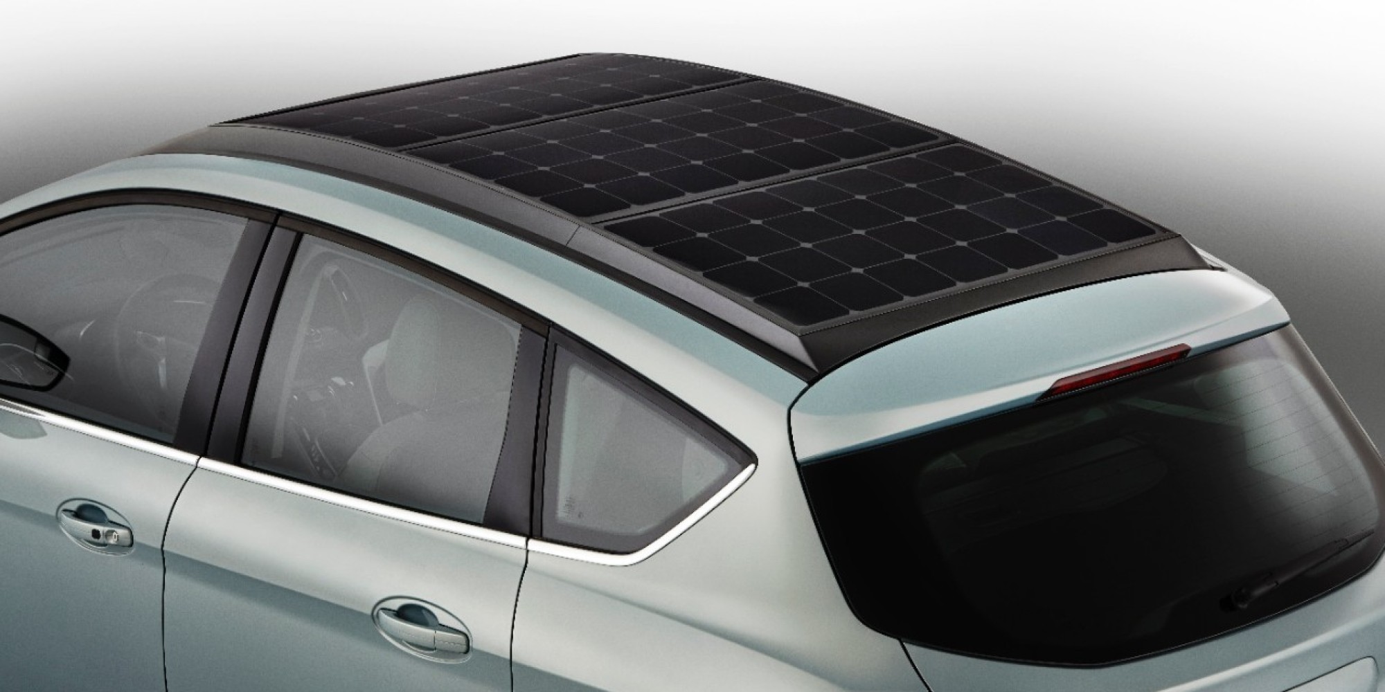Bil med solceller på taket