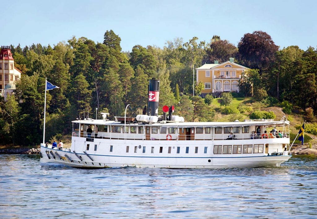 Åk färja i Stockholms skärgård